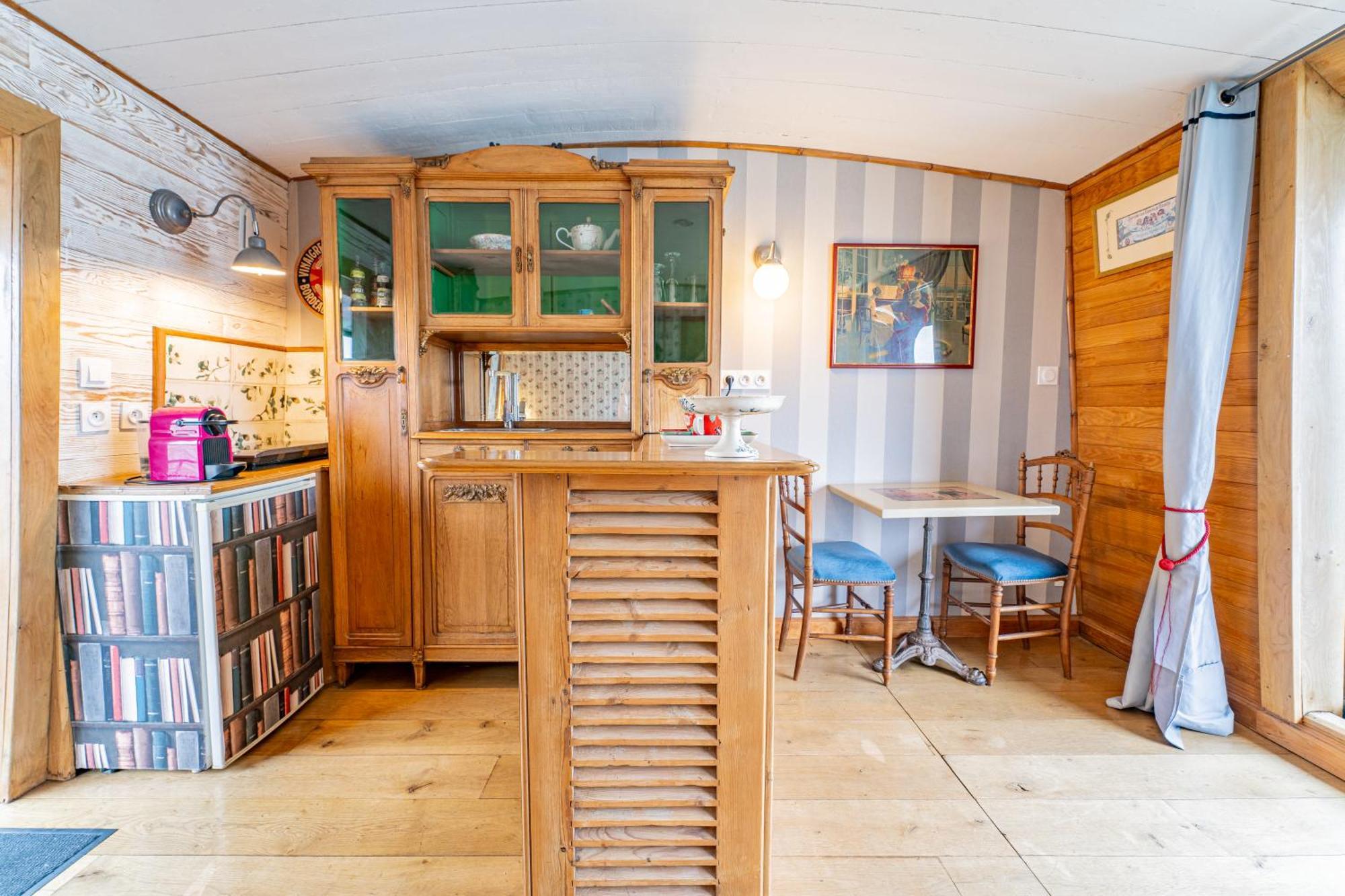 Botel La Petite Annick 2*