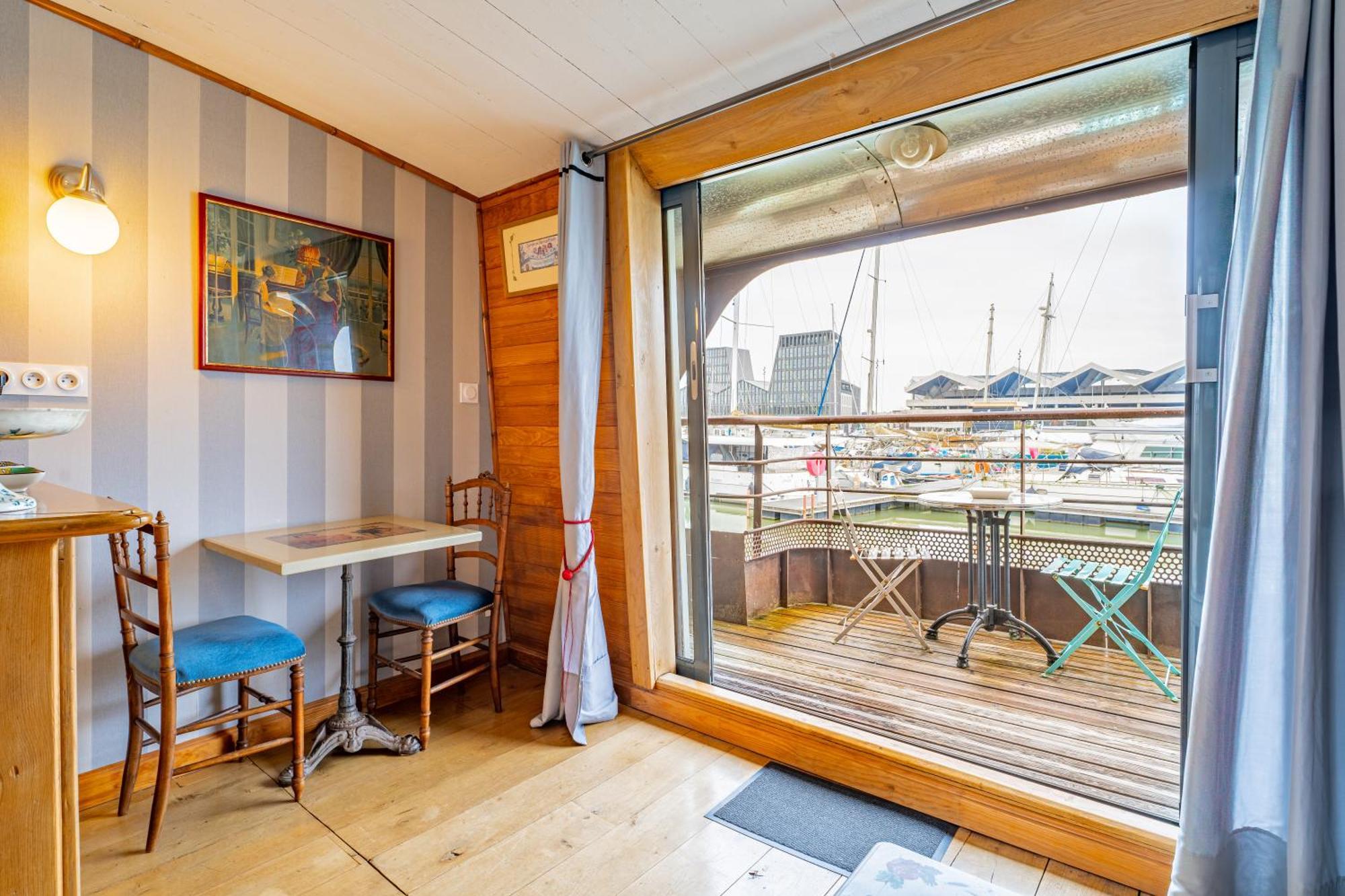 La Petite Annick Botel