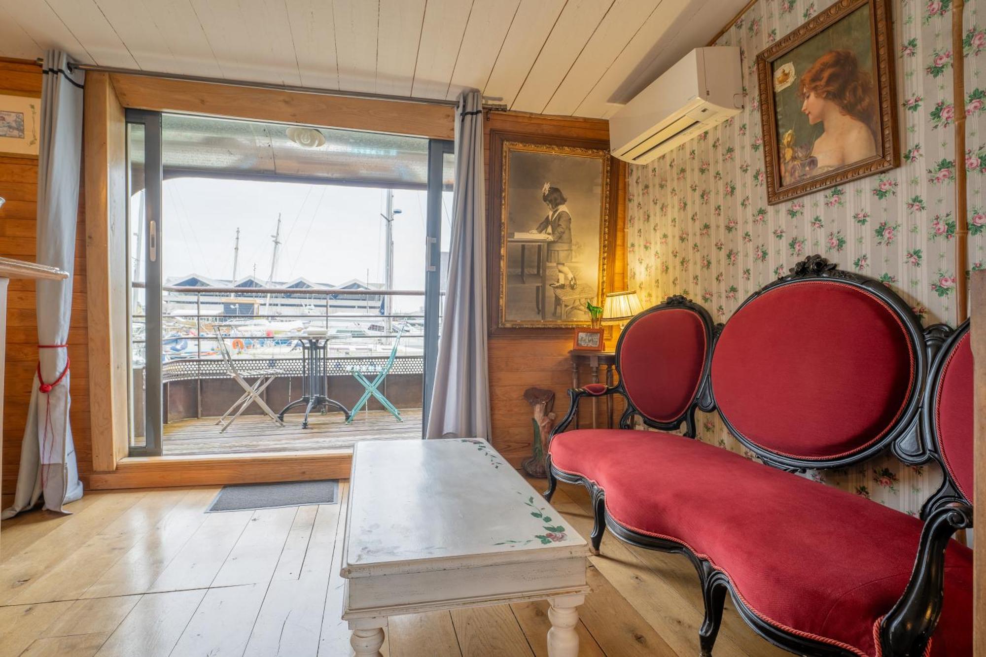 La Petite Annick Botel 2*
