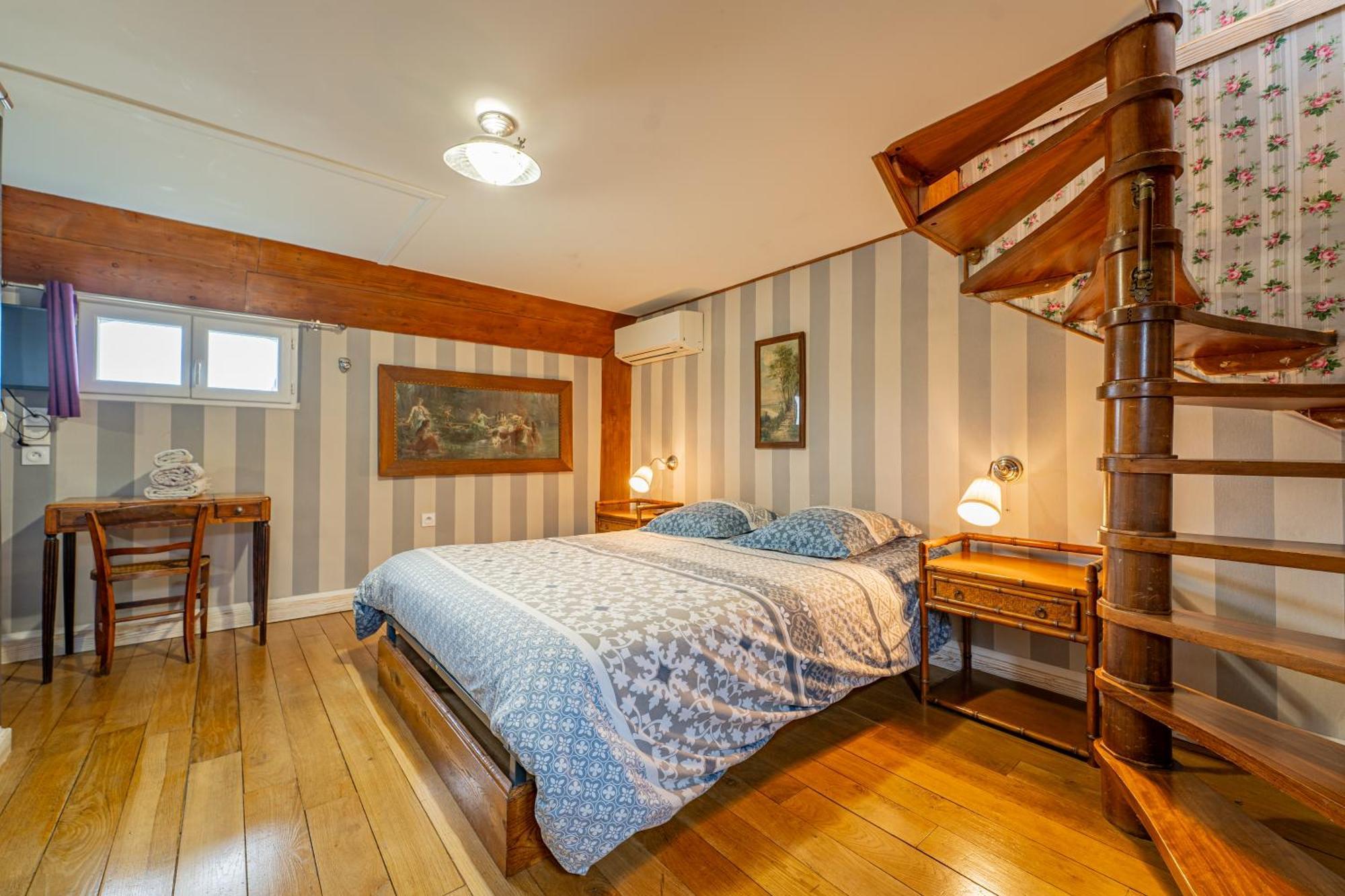 Botel La Petite Annick 2*