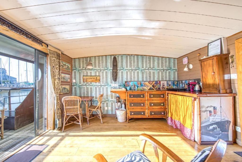 La Petite Annick Botel 2*