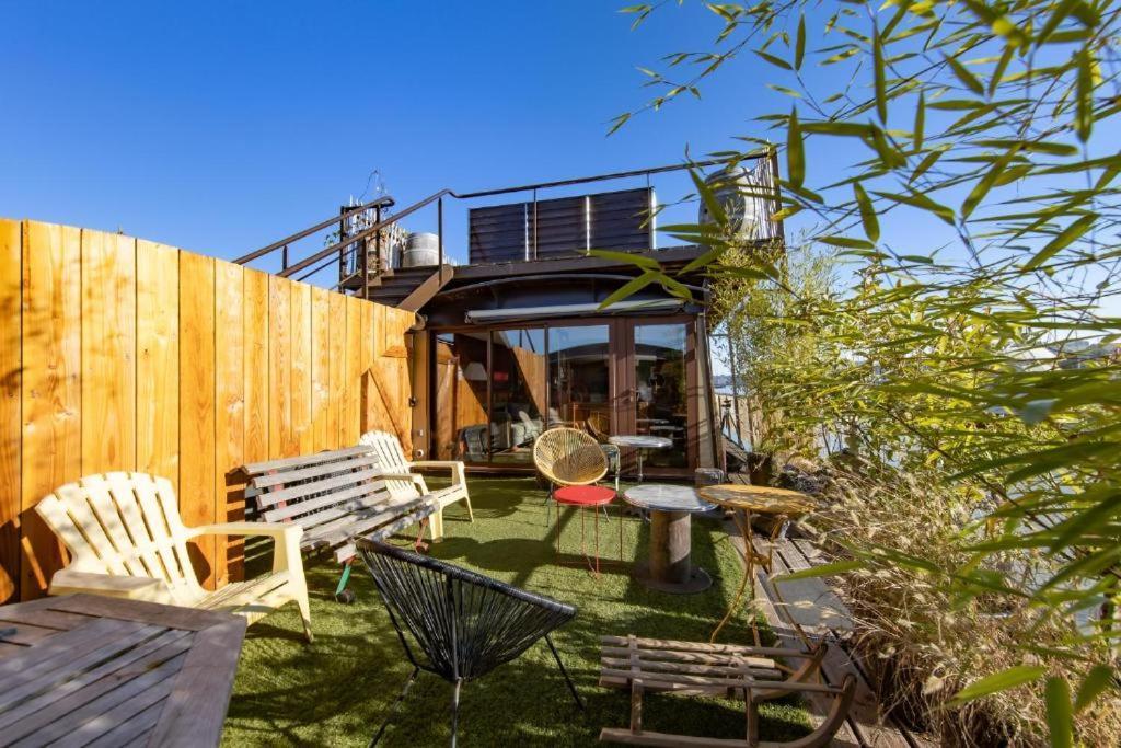 Botel La Petite Annick 2*